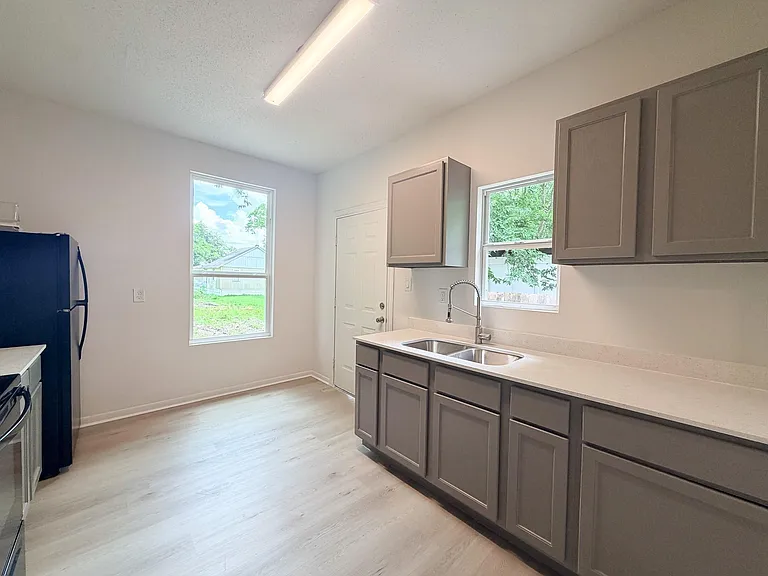 202 N 2nd St — Photo 12