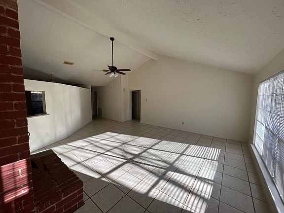 3rd image of 3806 Embarcadero Dr
