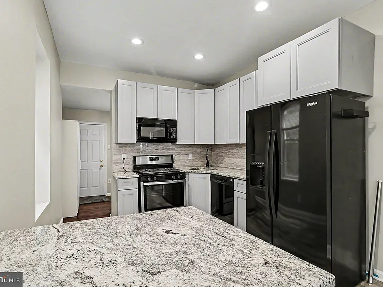 2238 Oakford St — Photo 10