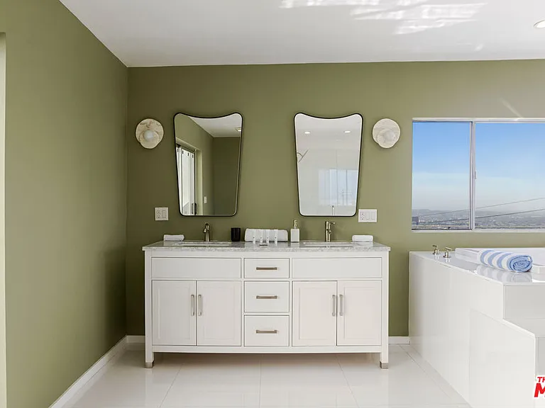 8435 Franklin Ave — Photo 34