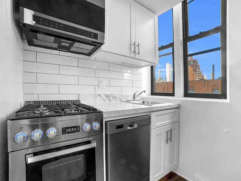 500 E 73rd St #B1 — Photo 1
