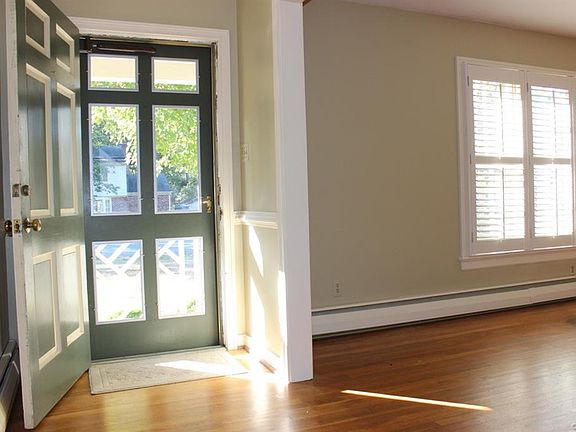 4th image of 2715 Scarsborough Dr