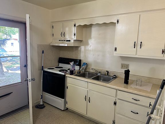 2nd image of 1325 Jefferson Ave Unit 10