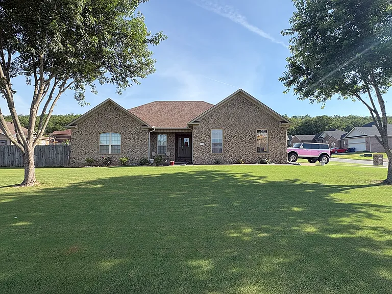 103 Lakeland Dr — Photo 1
