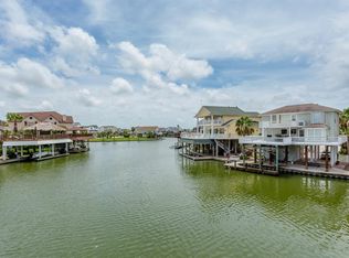 318 Isles End Rd, Tiki Island, TX 77554