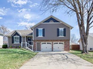 1109 NE Ridgeview Dr, Lees Summit, MO 64086