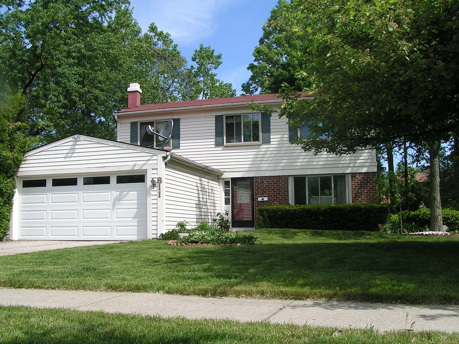 811 Randall Dr photo 1