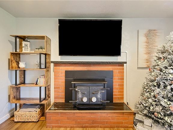 5th image of 12113 Vernon Ave SW