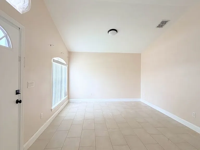 11641 Wishing Well Ln — Photo 3
