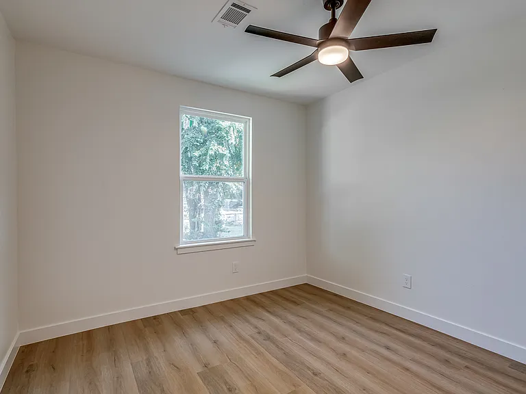 1723 W Park Pl — Photo 42