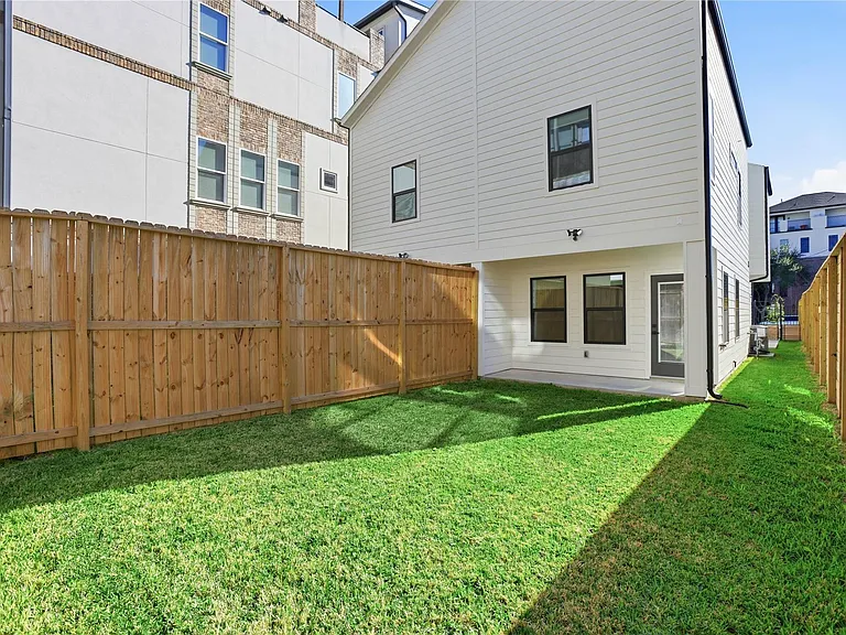 712 Delano St #A — Photo 26