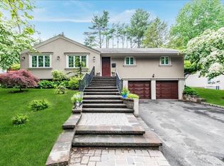 13 Meadowfield Ln, Glen Cove, NY 11542
