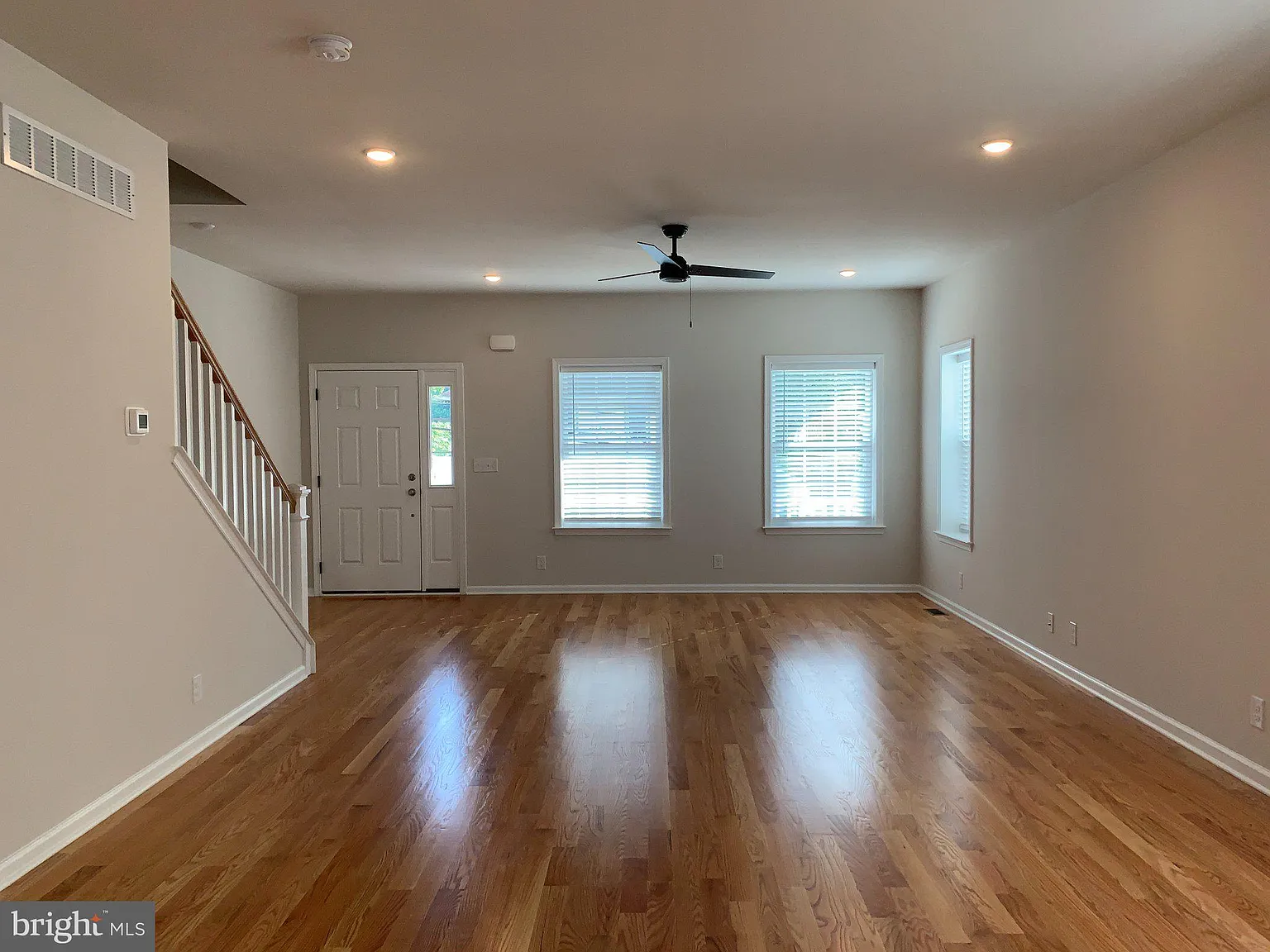 3 bed, 2.5 bath, 1760 sqft, $2,995 — Photo 4