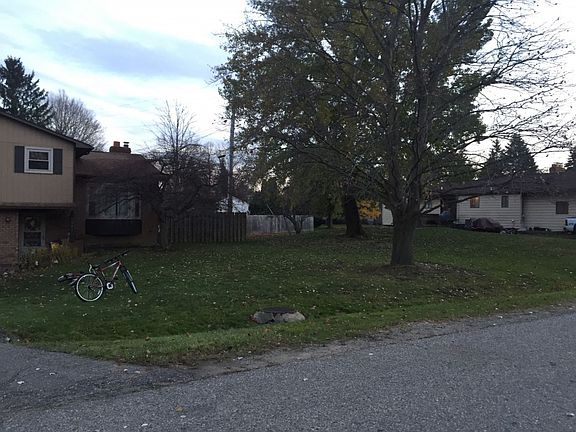 3rd image of 5241 Birchcrest Dr