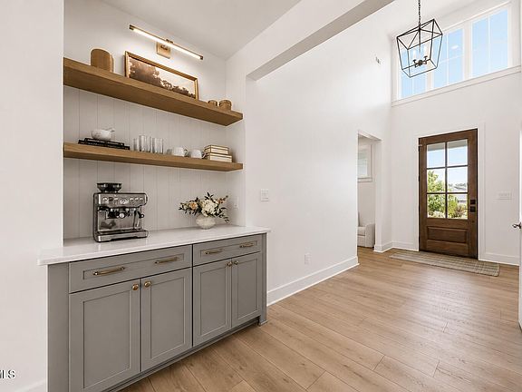 2nd image of 2040 Carsons Way