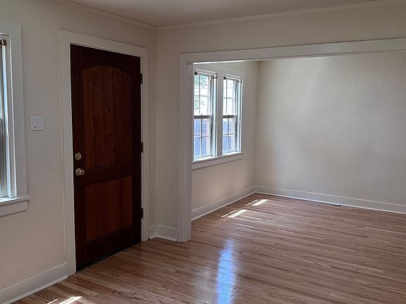 4th image of 805 E Tujunga Ave