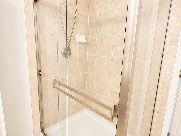 95 Valencia Pkwy — Photo 32