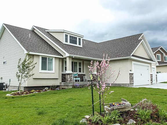 3rd image of 611 Tanglewood Dr