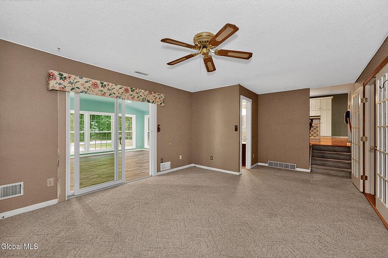 5th image of 42 Wineberry Lane