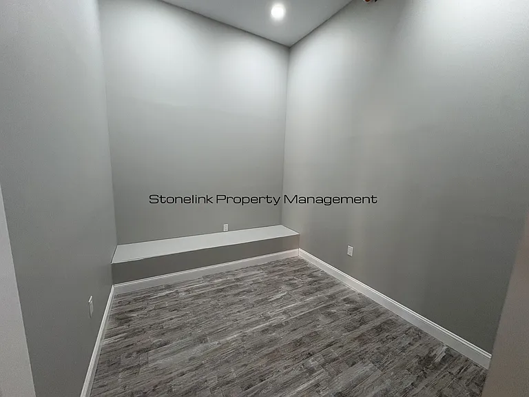 387 Broad St — Photo 15