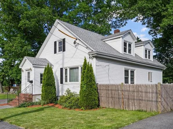 10 Weybosset St, Hyde Park, MA 02136
