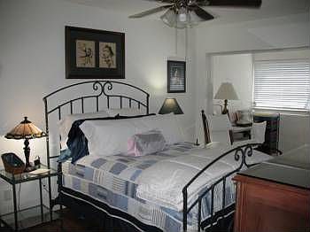 4th image of 209 NE Lincoln Cir N APT 409