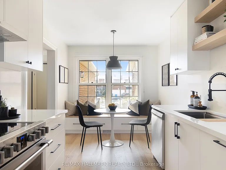 50 Dutch Cres — Photo 10