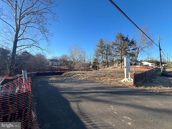 4th image of 7106 Centreville Rd