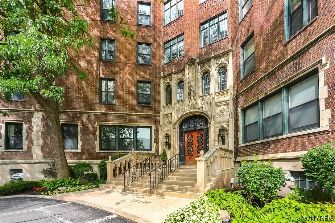 1 bed, 1.5 bath, 882 sqft, $2,350 — Photo 1