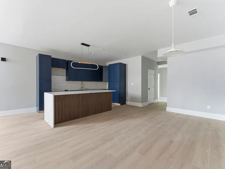 1409 NW Dr NW #2 — Photo 1