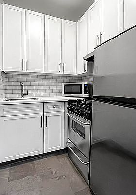 3rd image of 4 Park Ave APT 12O