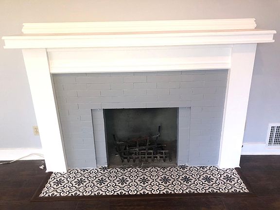 3rd image of 637 N Raymond Ave