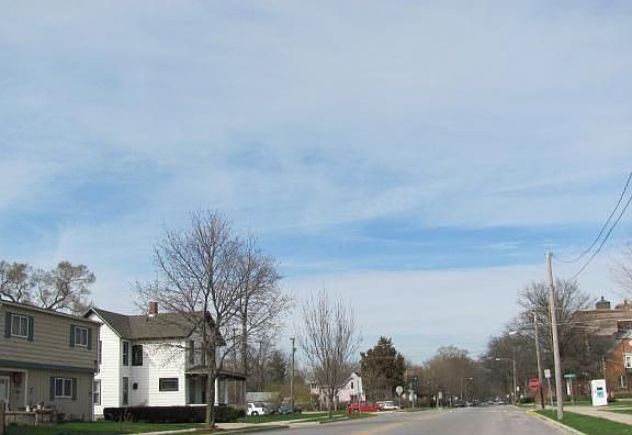 4th image of 555 S Lincoln Ave
