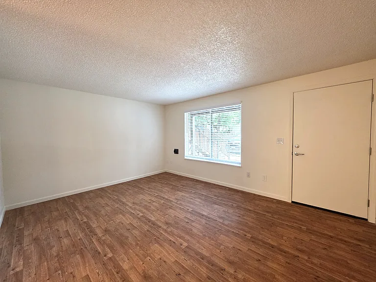 1x1 544sqft- Living Space
