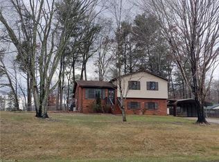 577 Pipers Gap Rd, Mount Airy, NC 27030