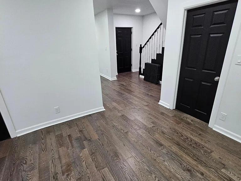 636 Lillian St — Photo 3