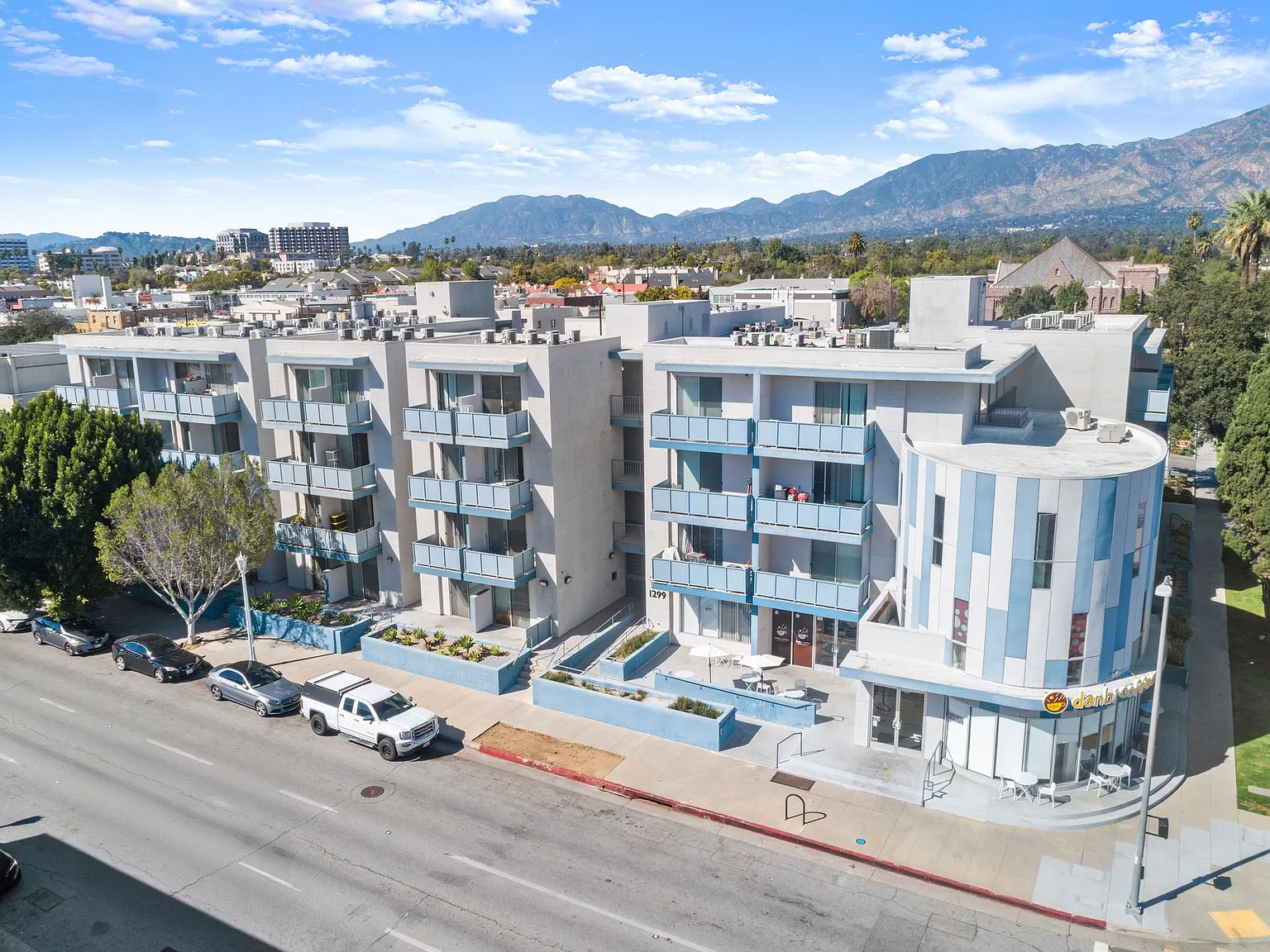 Aqua Courtyard Suites — Photo 1