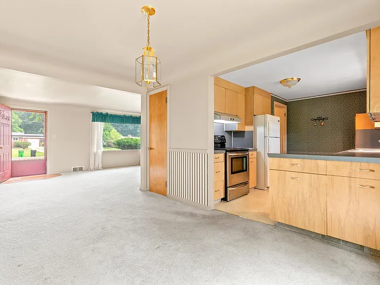 336 Maplewood Dr — Photo 7