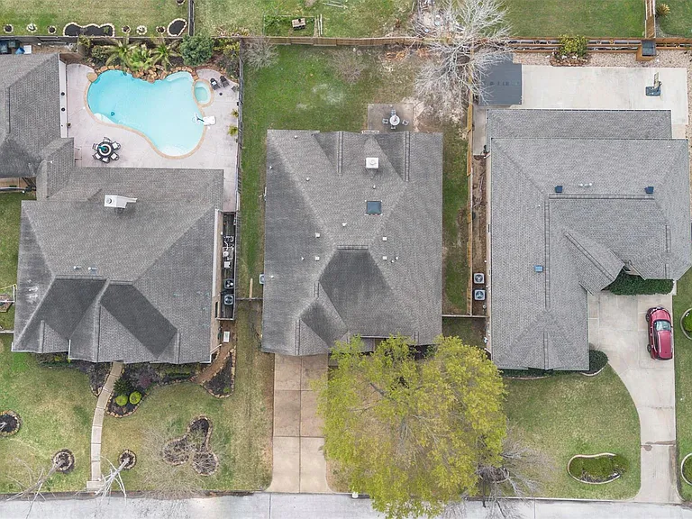 9211 Memorial Hills Dr — Photo 31