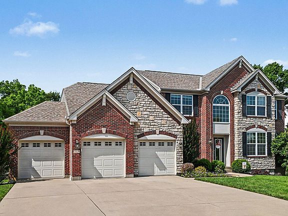2nd image of 2524 Three Trees Ln