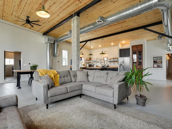113 2nd St, Hebron, OH 43025