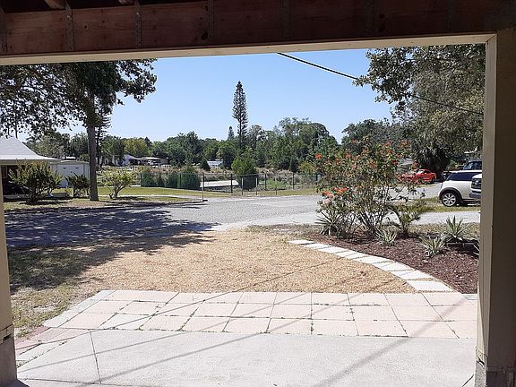 4th image of 737 Bamboo Dr S