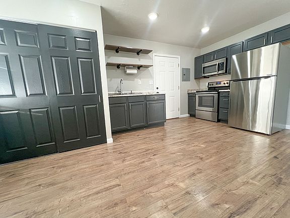 3rd image of 114 W Head St #A