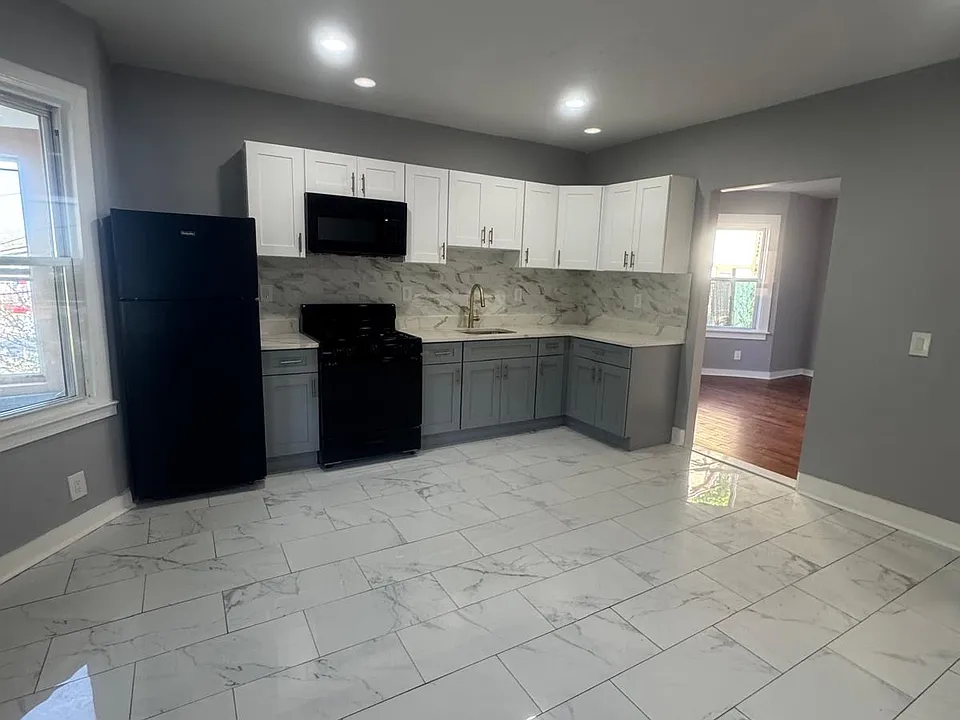 1214 Whalley Ave #1