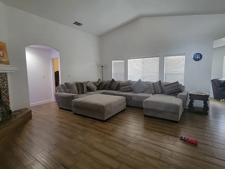 3106 Stone Meadows Dr — Photo 2