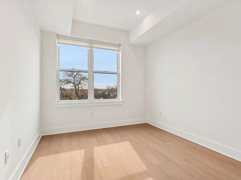 20 West — Photo 181