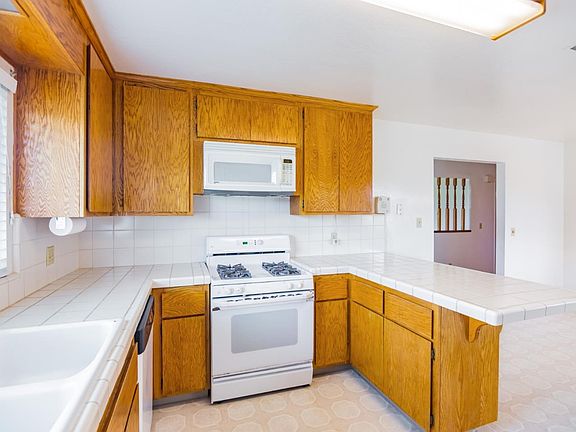 4th image of 71 Clifton Dr