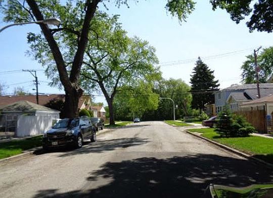 2nd image of 433 W 110th Pl
