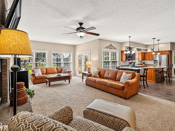 3rd image of 866 Westgate Dr