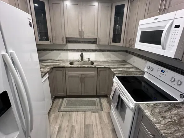 302 Federal Hill Rd, Pompton Lakes, NJ 07442